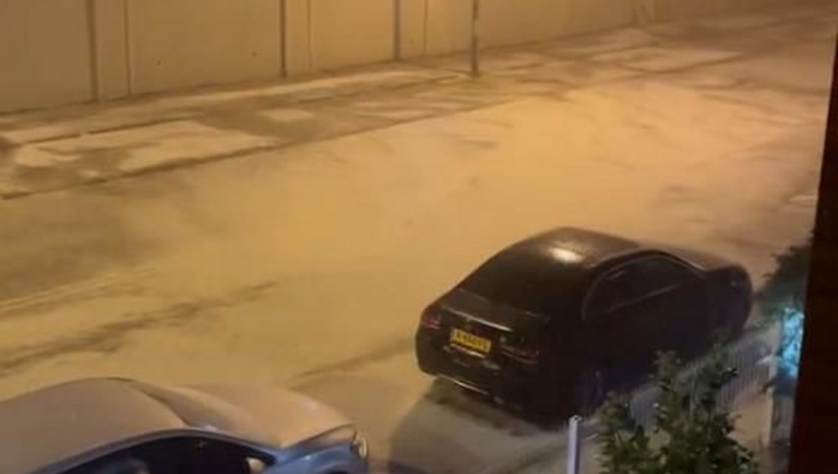 Antalya’da dolu yağışı: Sokaklar beyaza büründü Antalya’da dolu yağışı: Sokaklar beyaza büründü