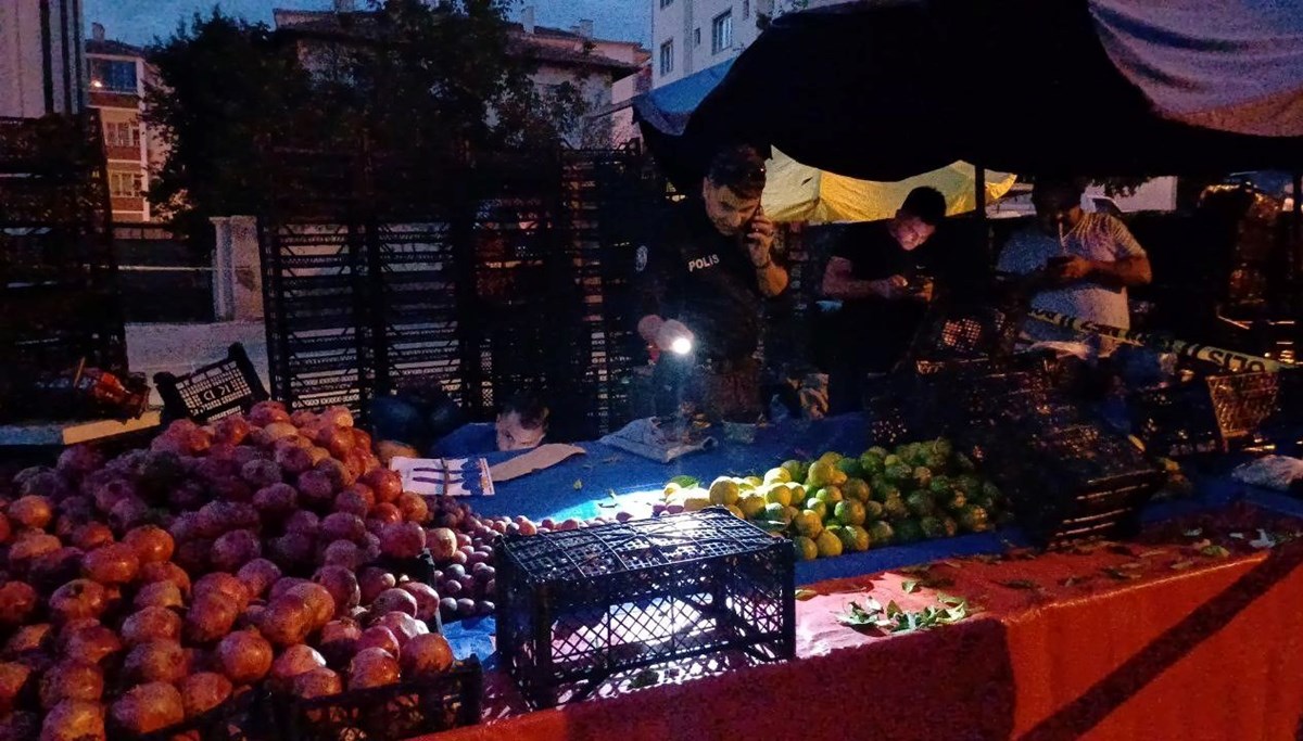 Pazarda kadın kılığına giren maskeli şahış, husumetlisine kurşun yağdırdı Pazarda kadın kılığına giren maskeli şahış, husumetlisine kurşun yağdırdı