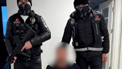 SON DAKİKA: Kırmızı bültenle aranan uyuşturucu baronu İstanbul'da yakalandı