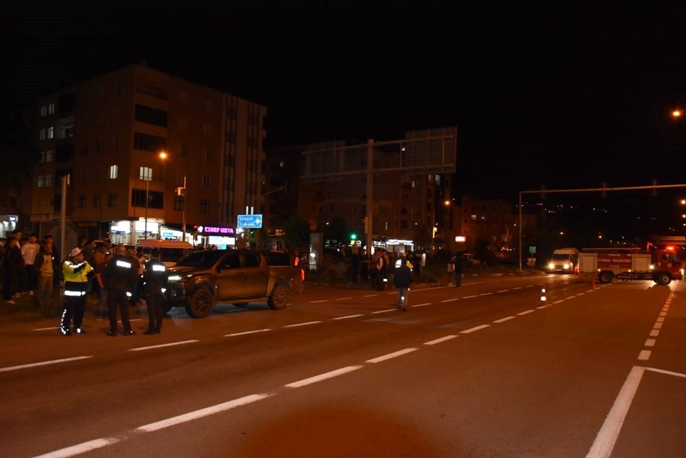 8 yaşındaki çocuk, kamyonetin çarpmasıyla hayatını kaybetti - 1