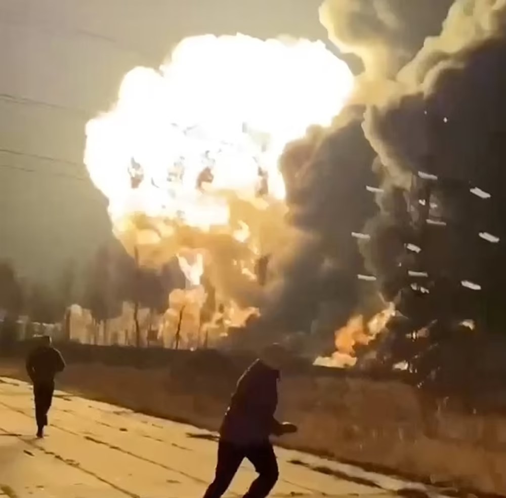 Kıyamet sahneleri: Rus petrol rafinerisinde yangın! - 3