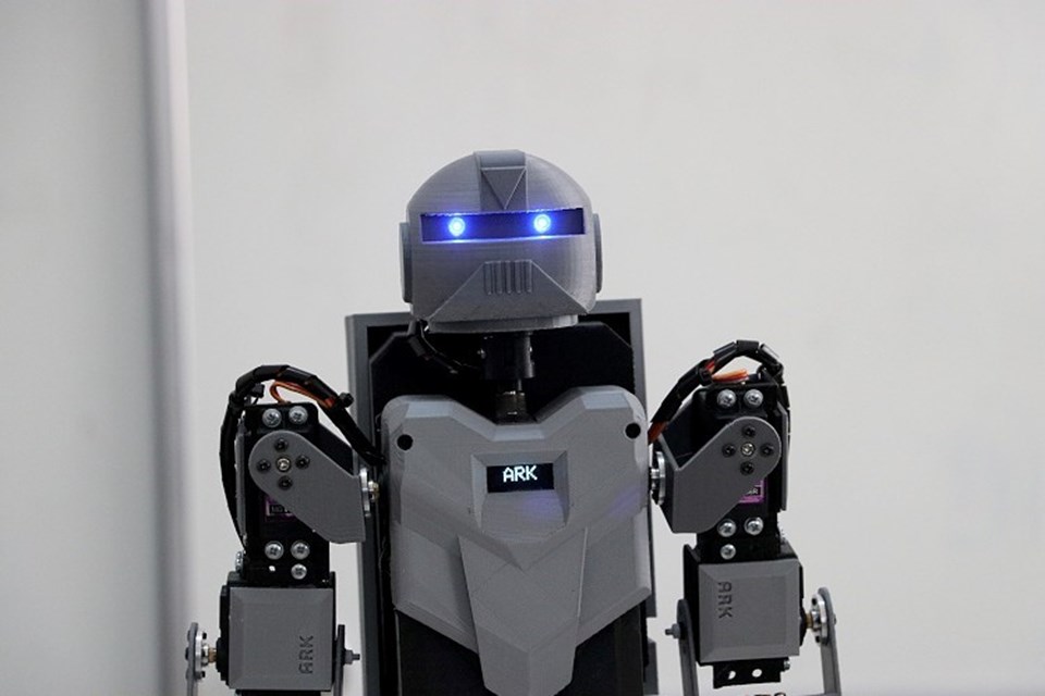 Liseliler insansı robot yaptı - 2