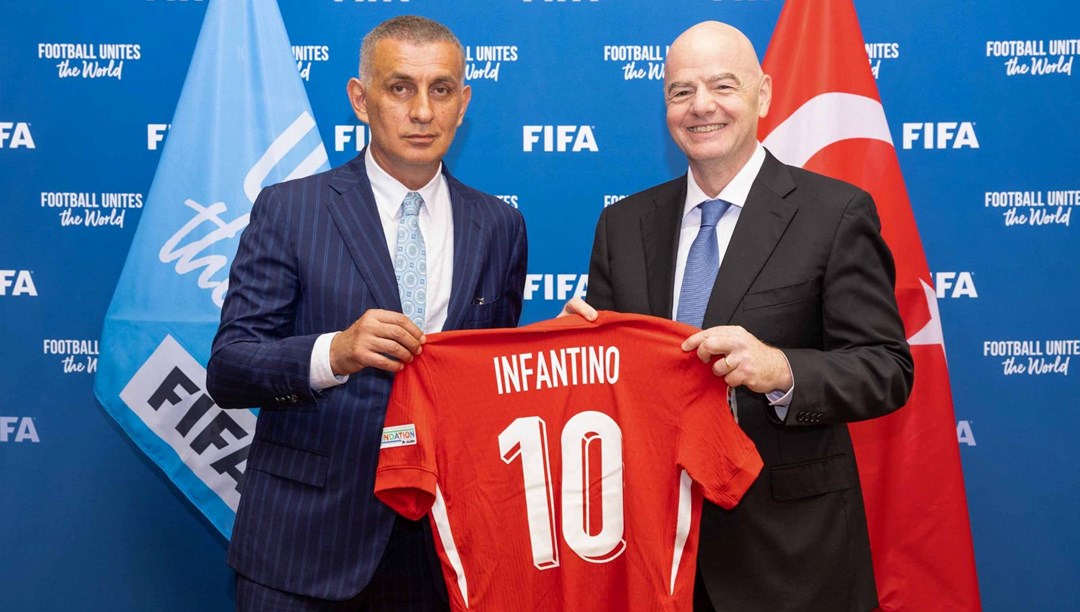 TFF Başkanı Hacıosmanoğlu, Paris'te FIFA Başkanı Infantino ile görüştü