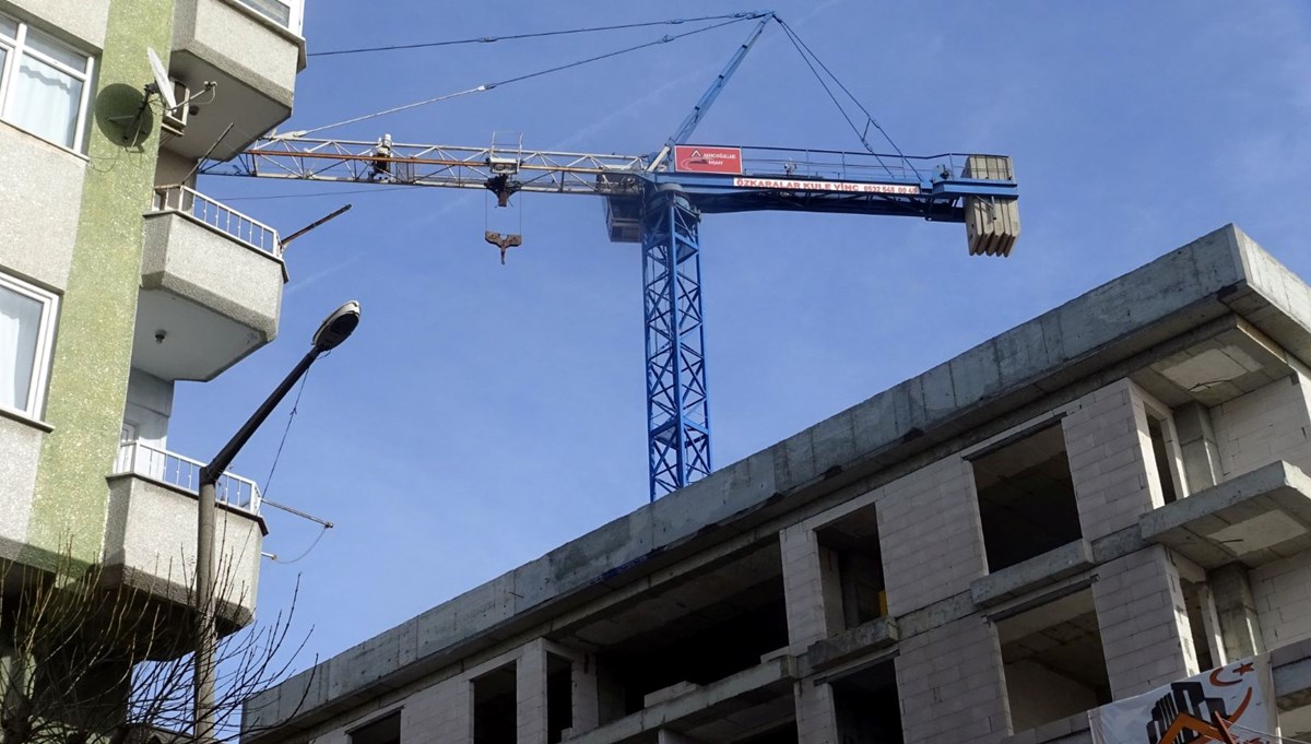 Vinçten düşen işçi hayatını kaybetti