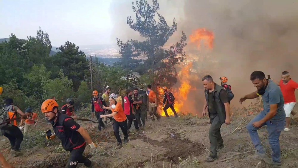 Karabük'teki orman yangını sürüyor: Ekipler alevler arasında kalmaktan son anda kurtuldu - 7