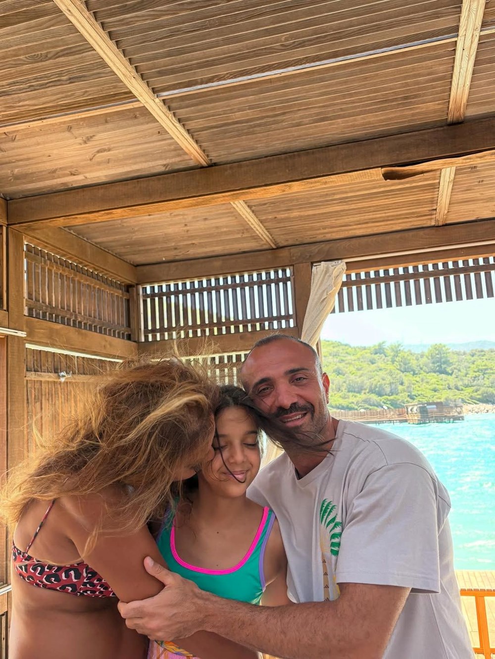 Demet Akalın'dan yaza veda paylaşımı: Her şey senin için canım kızım - 3