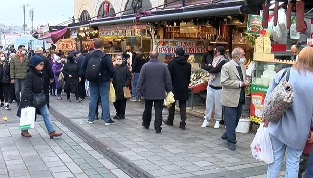 Yılbaşı hazırlığının adresi Eminönü: Zam şampiyonu antep fıstığı