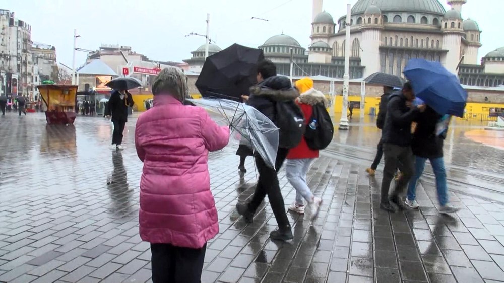 Beylikdüzü'nde kar Taksim'de karla karışık yağmur - 4