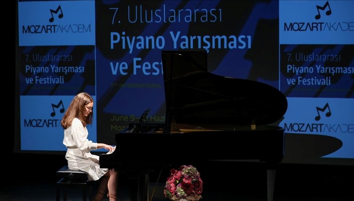 İzmir'de 7. Uluslararası Piyano Yarışması ve Festivali başladı