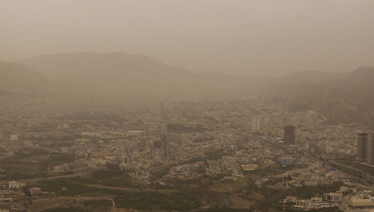 Irak'ı kum fırtınası vurdu