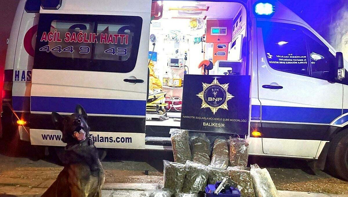 Ambulanstaki 9 kilogram uyuşturucuya 3 tutuklama Ambulanstaki 9 kilogram uyuşturucuya 3 tutuklama