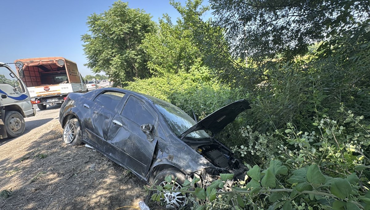 Otomobil tankerle çarpıştı: Yedi yaralı