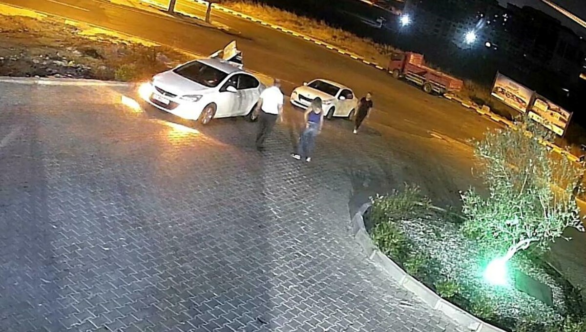 Ayrılmak istediği sevgilisi ve 2 arkadaşı tarafından kaçırıldı: KADES sayesinde kurtarıldı Ayrılmak istediği sevgilisi ve 2 arkadaşı tarafından kaçırıldı: KADES sayesinde kurtarıldı