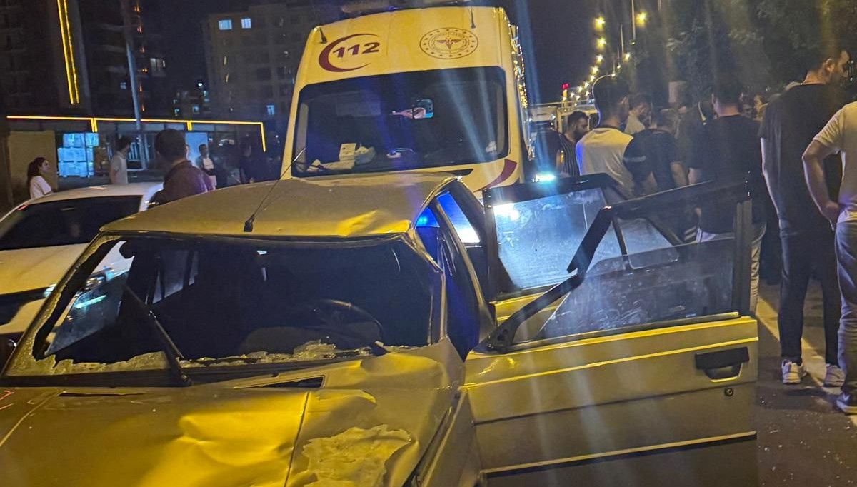 İlayda'ya yolun karşısına geçerken otomobil çarptı: Durumu ağır, sürücü gözaltında İlayda'ya yolun karşısına geçerken otomobil çarptı: Durumu ağır, sürücü gözaltında