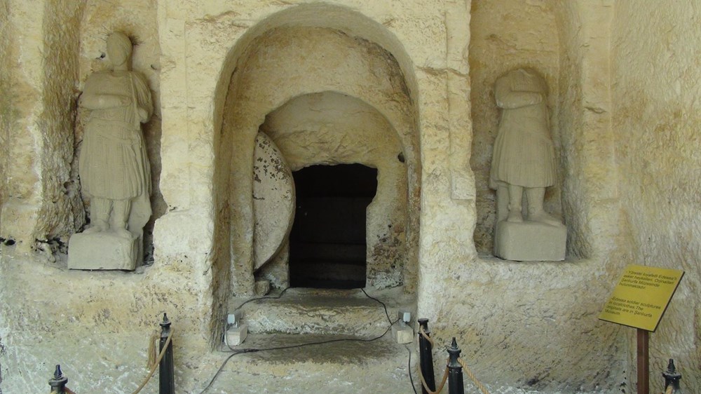 Şanlıurfa’da 2 bin yıllık tarihi kaya mezarları ziyarete açıldı - 6