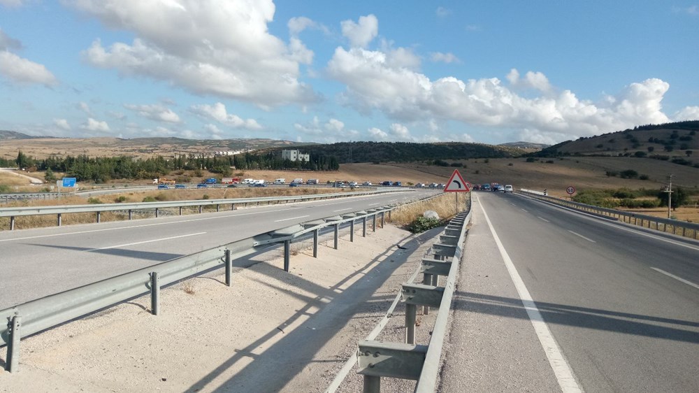 Balıkesir'de yolcu otobüsü devrildi: 15 kişi hayatını kaybetti - 16