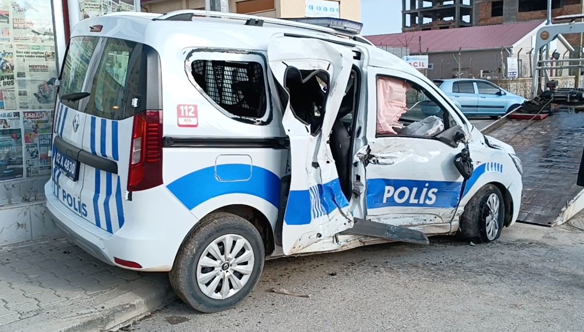 Yolcu otobüsüyle polis aracı çarpıştı: 2 kişi yaralandı