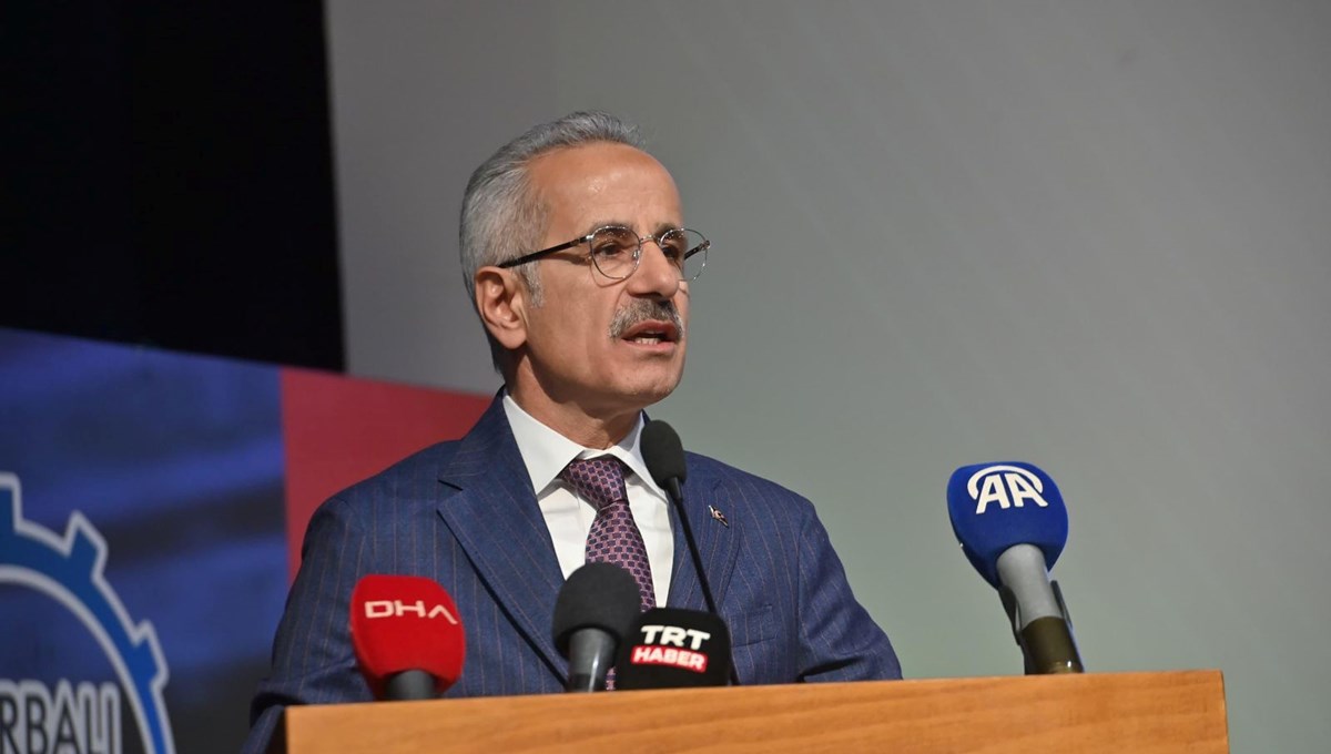 Bakan Uraloğlu İzmirlilerden 5 yıl istedi Bakan Uraloğlu İzmirlilerden 5 yıl istedi