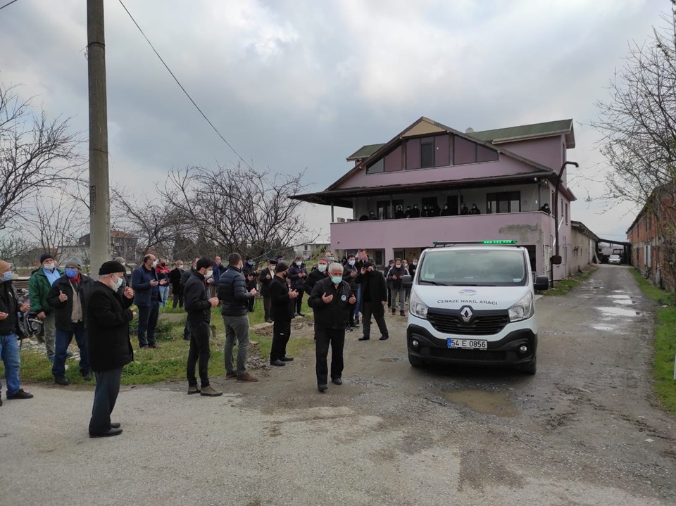 Sakarya'da aynı aileden 5 kişi üç haftada corona virüs kurbanı - 1