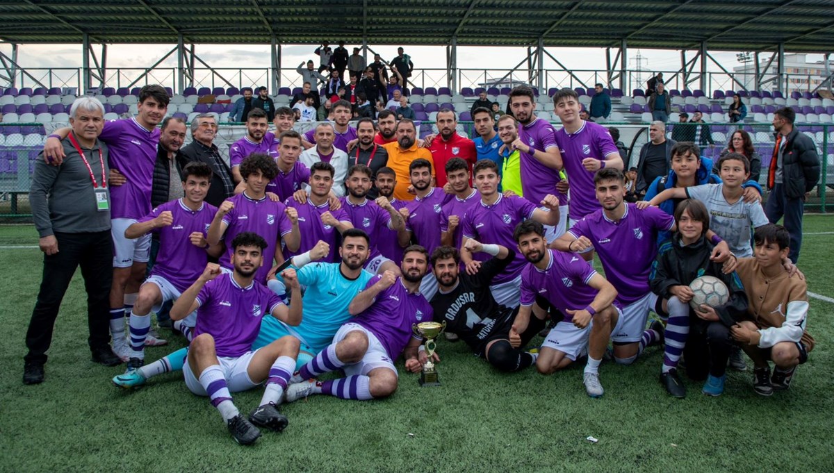 Depremzedelerden oluşan Orduspor namağlup şampiyon oldu Depremzedelerden oluşan Orduspor namağlup şampiyon oldu