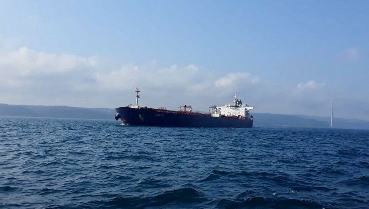 İstanbul Boğazı'nda gemi trafiği, arızalanan tanker nedeniyle askıya alındı