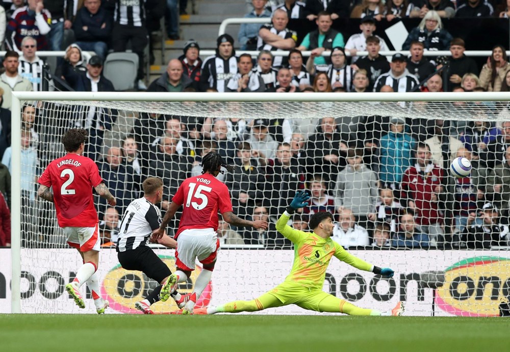 Fenerbahçe'nin eski kaptanı Altay Bayındır, Süper Lig'in bir başka devine önerildi: