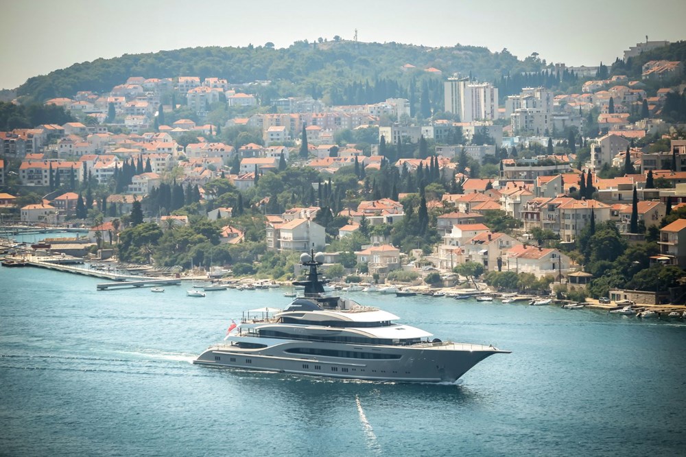 Corona virüs pandemisinden kaçmak isteyen zenginler bu yıl süperyatlara 12 milyardan fazla para harcadı - 2