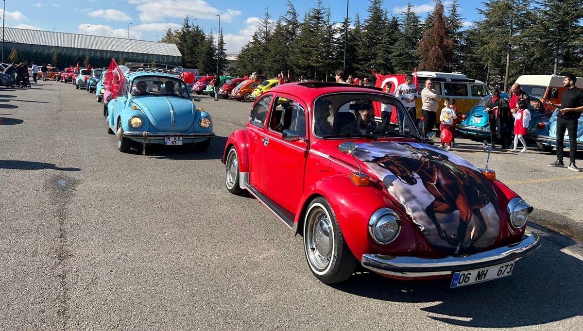 Ankara'da vosvos korteji ile 29 Ekim kutlaması Ankara'da vosvos korteji ile 29 Ekim kutlaması