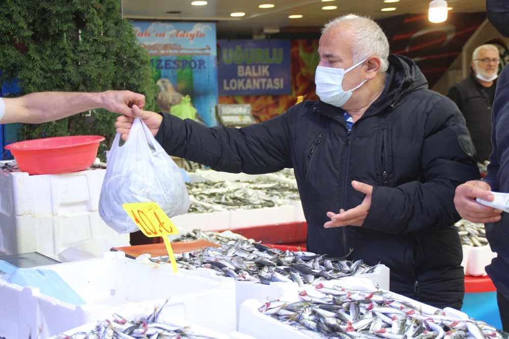 Rize’de kilo fiyatı 5 TL’ye düşen istavrit, kasayla satılıyor - 7