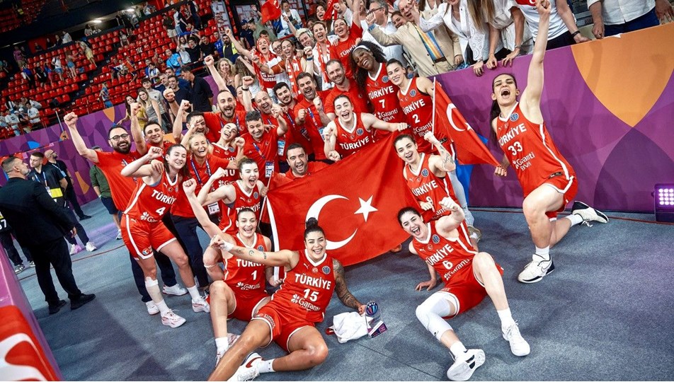 21'inci yüzyılın rekoru kırıldı: Yunanistan - Türkiye maçına damga vuran seyirci sayısı