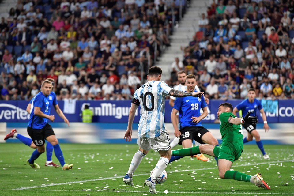 Messi'den 5 gollü resital - 1