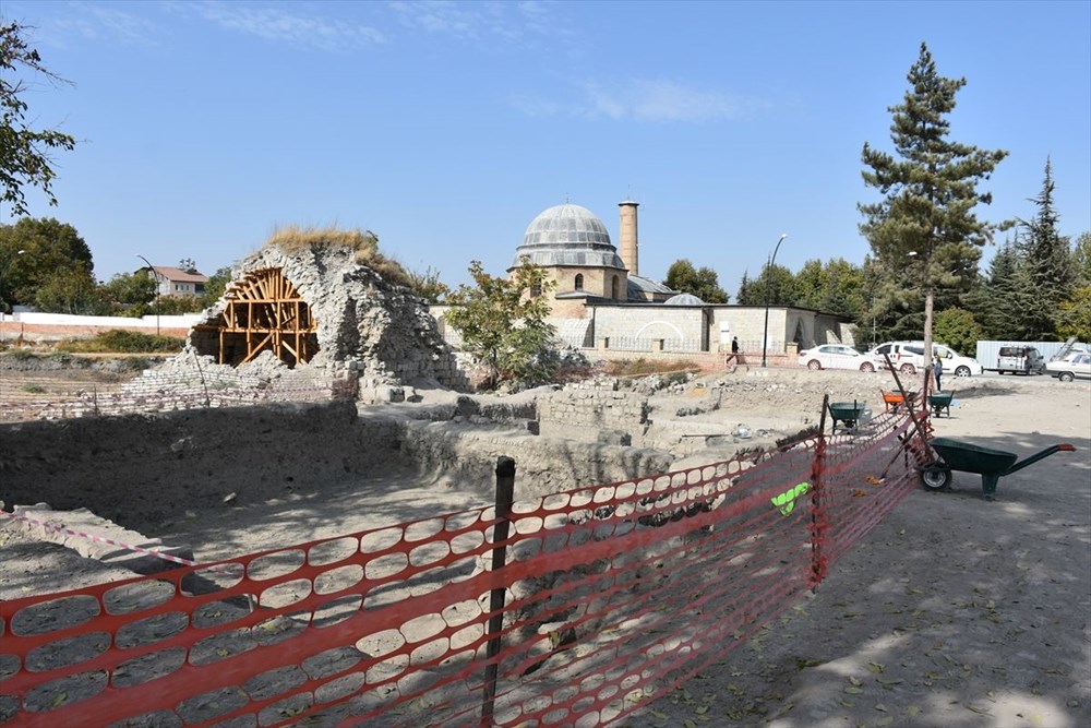 Malatya'daki Şahabiyye-i Kübra Medresesi'nde çini parçalarına rastlandı - 9
