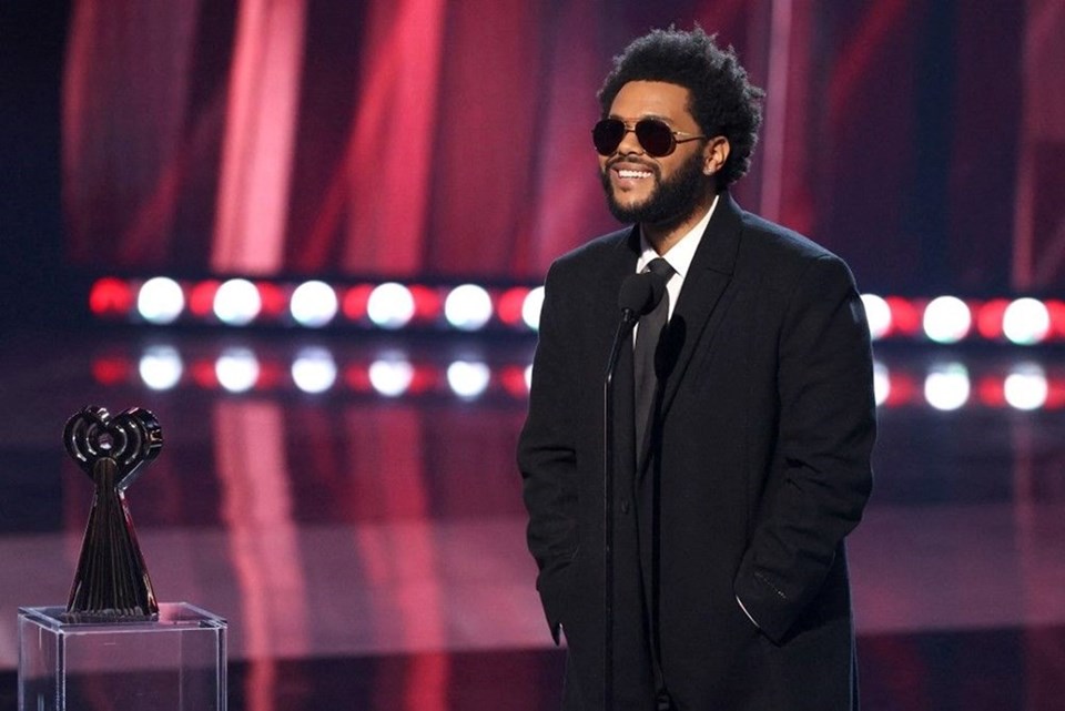 Grammy ödüllü şarkıcı The Weeknd bir ilke imza attı - 1