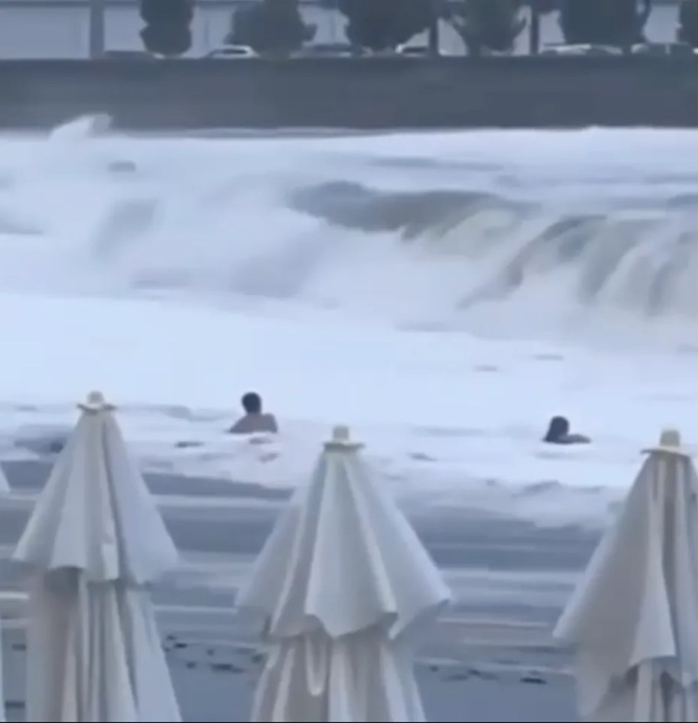 Genç modelin trajik sonu! Sahilde yürürken dalgalara kapılıp hayatını kaybetti - 4