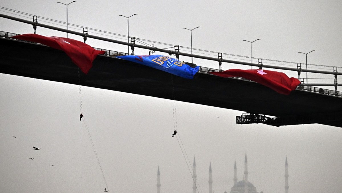 Kadın komandolardan İstanbul Boğazı'nda 8 Mart gösterisi