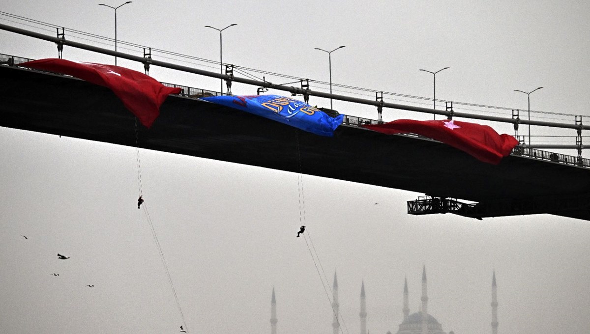 Kadın komandolardan İstanbul Boğazı'nda 8 Mart gösterisi Kadın komandolardan İstanbul Boğazı'nda 8 Mart gösterisi