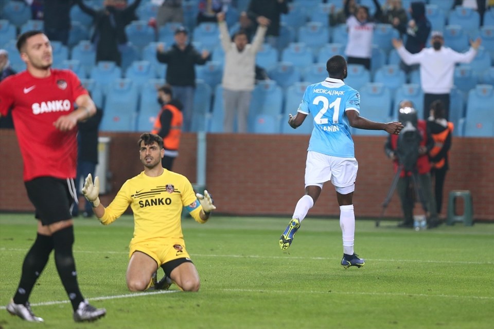 3 puan 3 golle geldi: Trabzonspor galibiyet serisini 6 maça çıkardı - 1