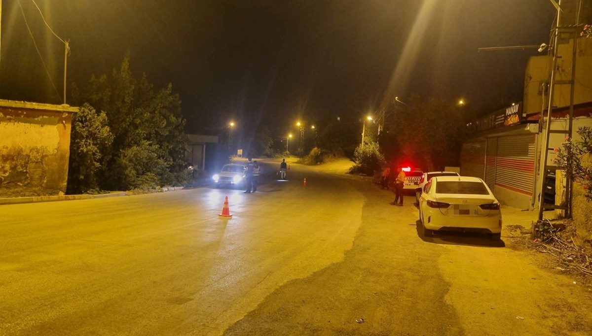 Adana'da hapis cezasıyla aranan iki kişi yakalandı