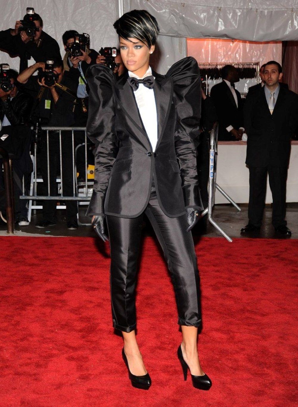 Met Gala 2022’de Rihanna yoktu ama heykeli vardı - 11