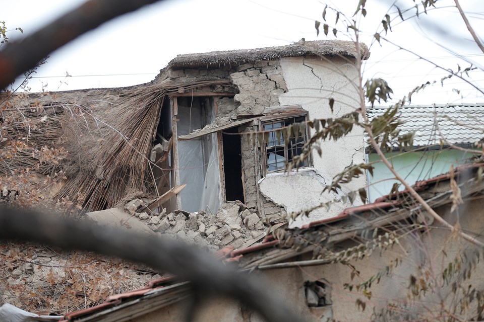 Konya'da kerpiç evde göçük: 3 ölü - 1