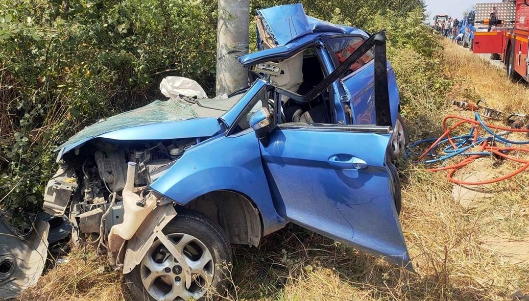 Sakarya'da feci kaza: Çocuk sürücünün kullandoğı otomobil kardeşleri hayattan kopardı