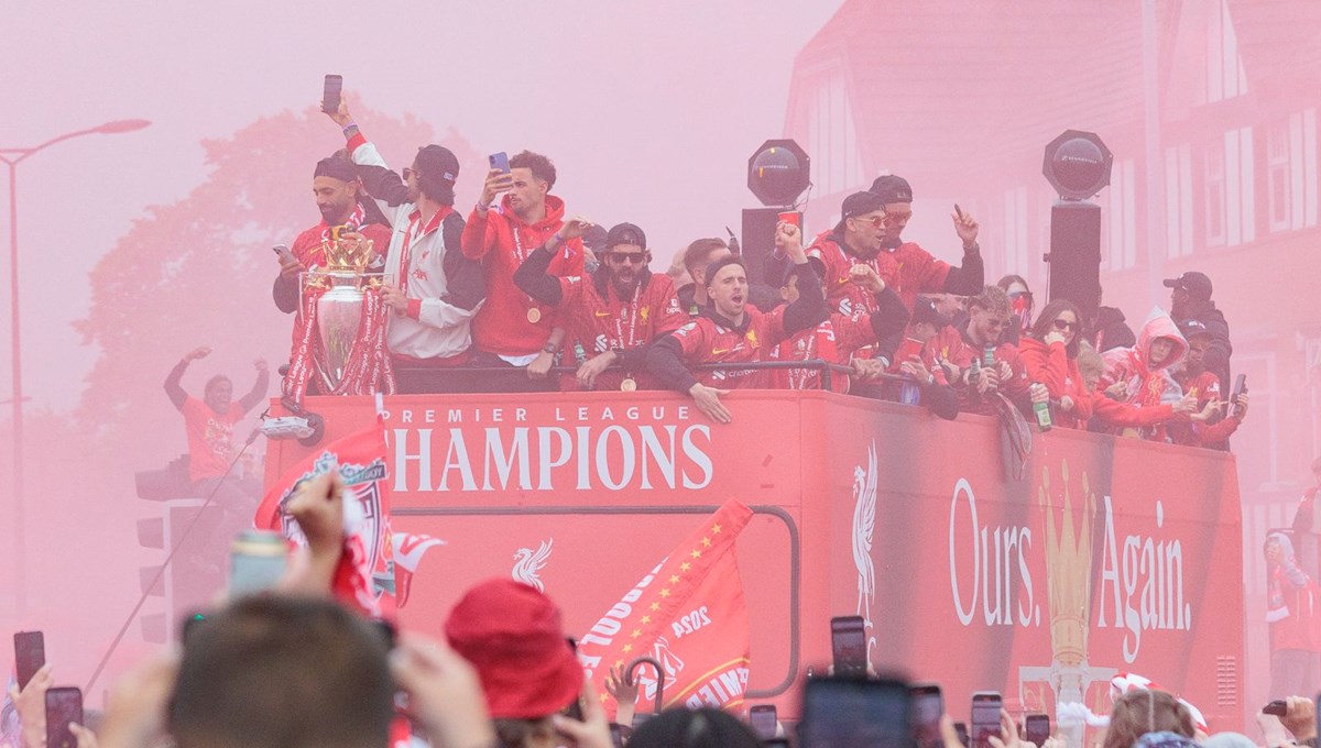 Liverpool şampiyonluğu kutladı