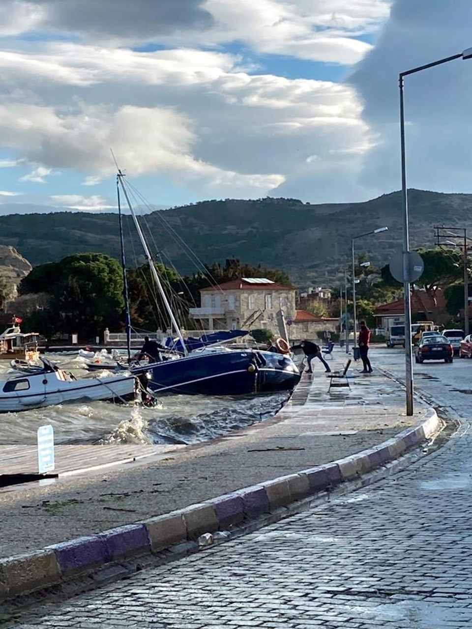 Foça'da fırtına nedeniyle tekneler battı - 2