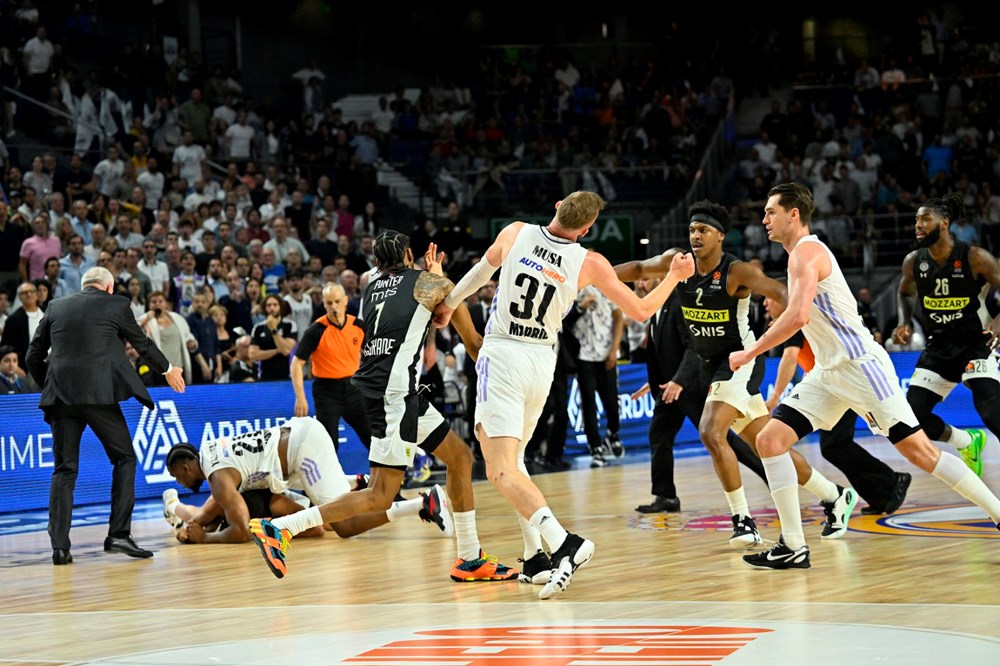 Madrid'de olaylı gece: Real Madrid-Partizan maçında yumruk yumruğa kavga - 6