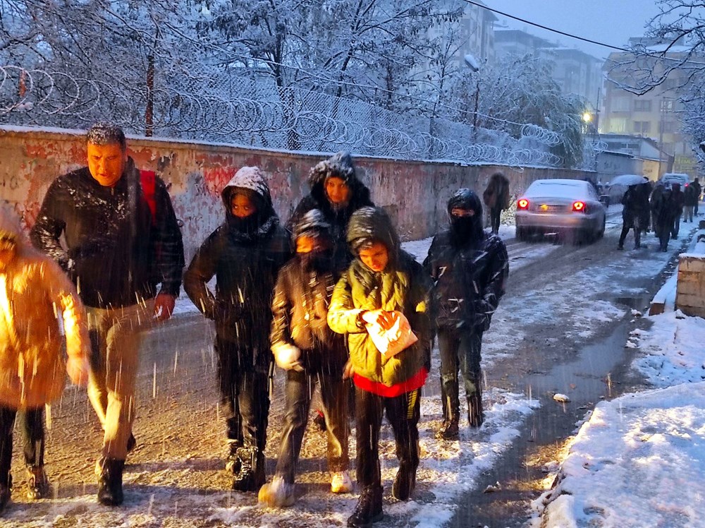 Doğu Anadolu beyaza büründü: Birçok kentte kar yağışı etkili oldu - 17