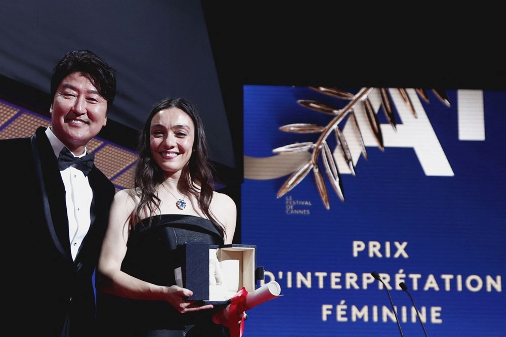 Merve Dizdar Cannes Film Festivali'nde en iyi kadın oyuncu ödülünü aldı - 26