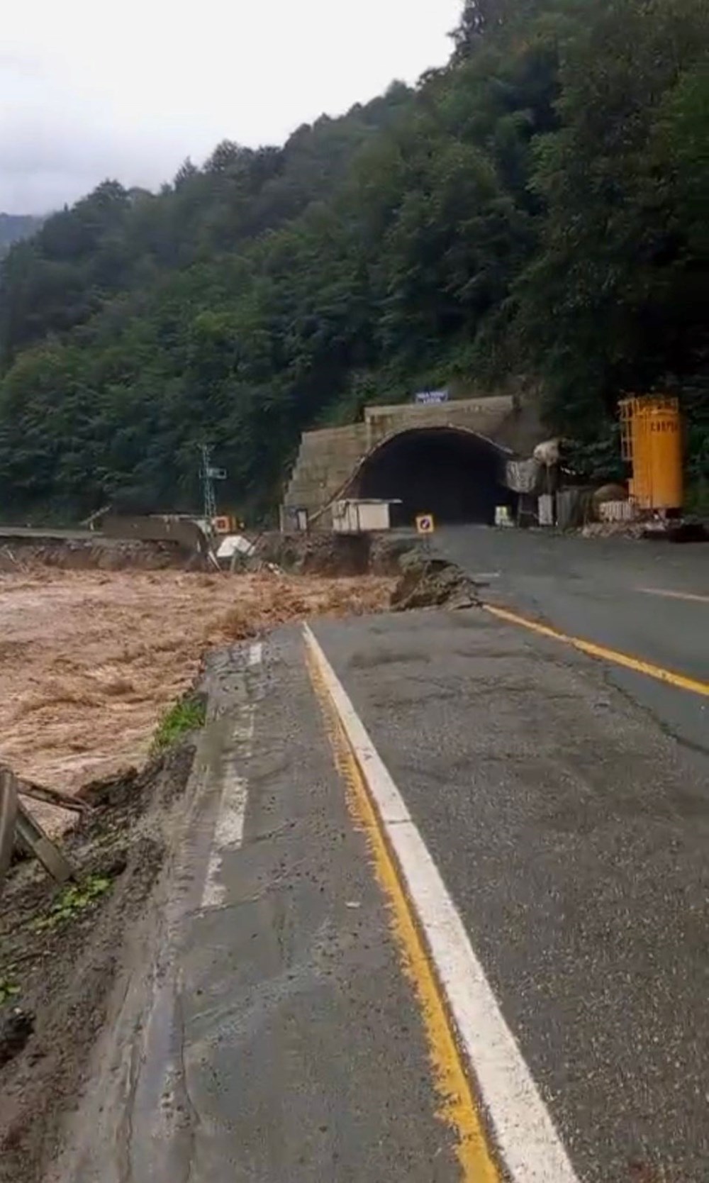 Rize'de şiddetli yağış: Sel, su baskını ve heyelan - 3