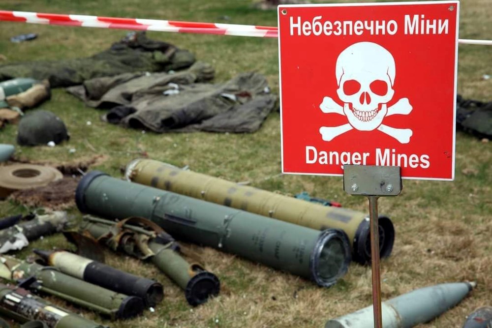 Rus ordusunun çekildiği Ukrayna bölgelerinde patlayıcı mühimmat temizliği - 11