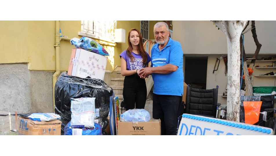 Mavi Kapak Toplayan Dede Torun 373 Engelliye Tekerlekli Sandalye Sagladi