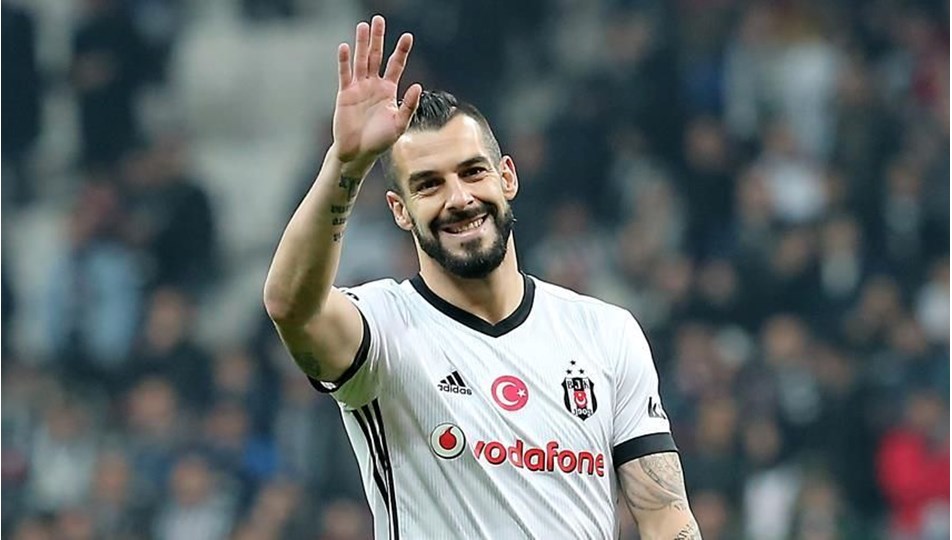 Beşiktaş'ın eski yıldızı Alvaro Negredo futbolu bıraktı